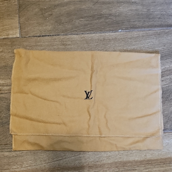 Louis Vuitton Handbags - Louis Vuitton Dust Cover🎄 Weekend Special 🎄
